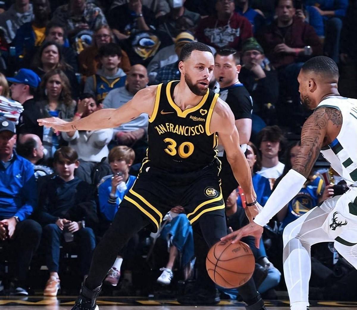 库里爆冷击败巴黎圣日耳曼，精彩发挥引爆全场！