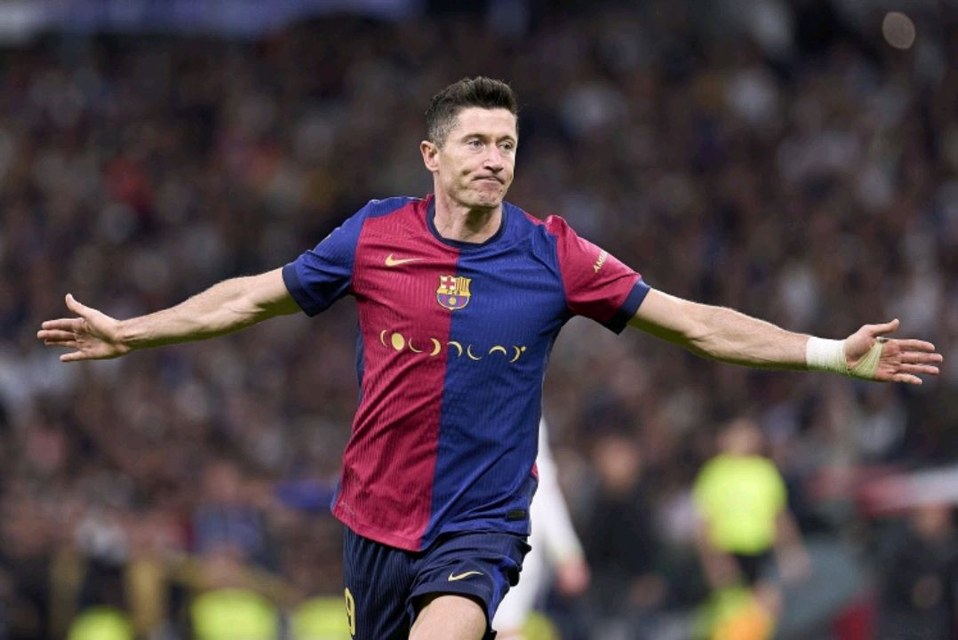 莱万多夫斯基回归赛场，比分优势明显首场状态亮眼，快船观众沸腾！