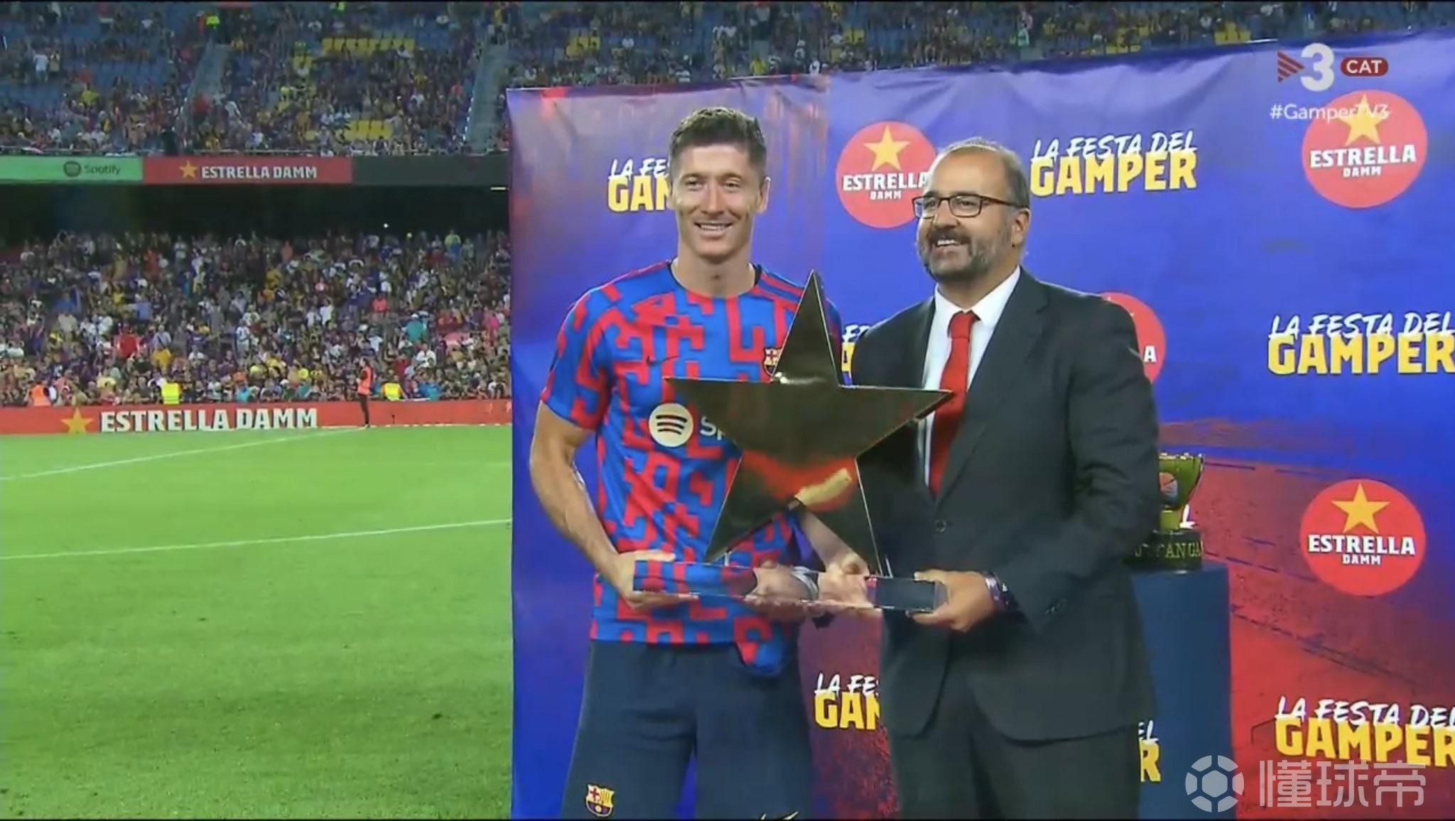 莱万多夫斯基连续二十场比赛得分超过刷新纪录，湖人不断突破！的简单介绍